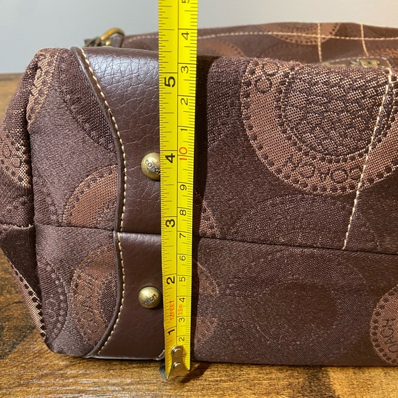 EUC Coach shoulder bag brown tan with gold accents - Picture 14 of 16